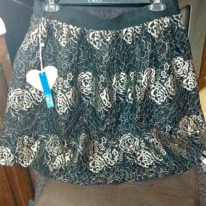 Short skirt black with gold roses